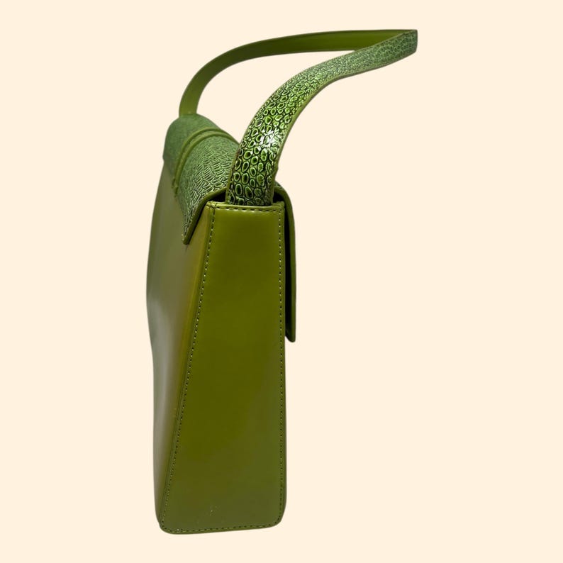 Alexandrea Ashlie Vintage 1960s Lime Green Handbag Silver Ring Mod Shoulder Purse