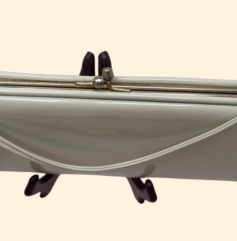 1960s H L USA Vintage Pearl White Patent Leather Handbag with Double Change Coin Pockets and Gold Frame Mid Century Purse