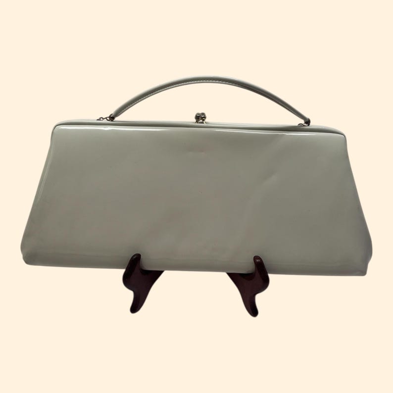 1960s H L USA Vintage Pearl White Patent Leather Handbag with Double Change Coin Pockets and Gold Frame Mid Century Purse